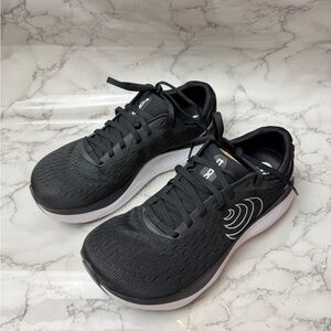 Women’s Topo Armos Black/White US Size 10W